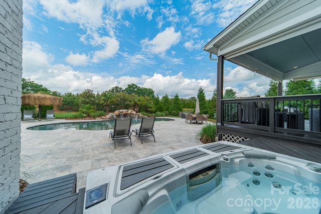 417 Wheatberry Hill Drive, Matthews, NC 28104