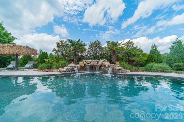 417 Wheatberry Hill Drive, Matthews, NC 28104
