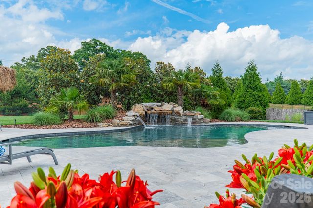 417 Wheatberry Hill Drive, Matthews, NC 28104