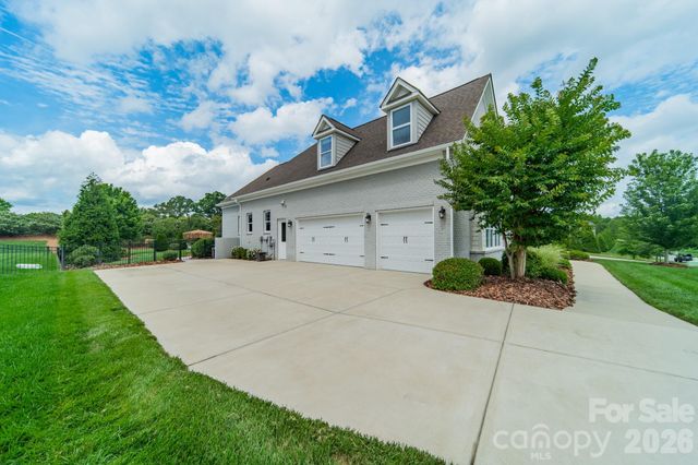 417 Wheatberry Hill Drive, Matthews, NC 28104