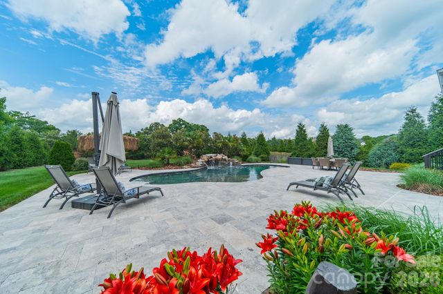 417 Wheatberry Hill Drive, Matthews, NC 28104