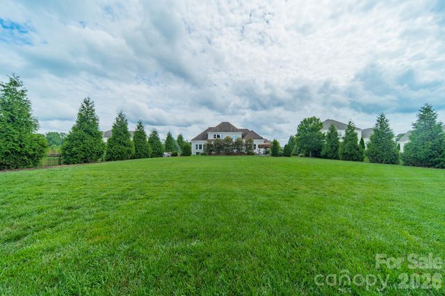 417 Wheatberry Hill Drive, Matthews, NC 28104