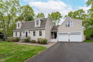 7 Longobardi Dr, Franklin, MA 02038