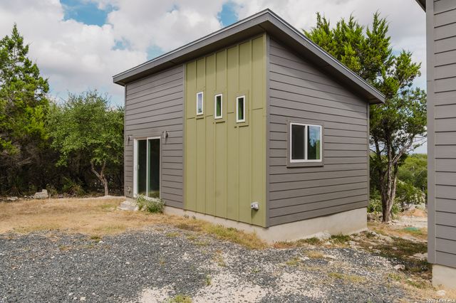 569 LEDGEVIEW DR, Canyon Lake, TX 78133