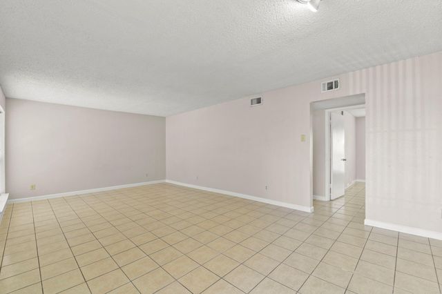 1950 Spenwick Drive 408, Houston, TX 77055