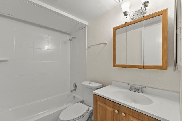 1950 Spenwick Drive 408, Houston, TX 77055