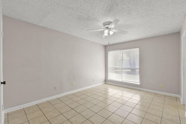 1950 Spenwick Drive 408, Houston, TX 77055