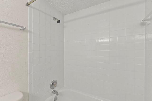 1950 Spenwick Drive 408, Houston, TX 77055