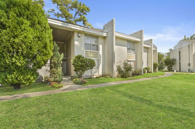 1950 Spenwick Drive 408, Houston, TX 77055