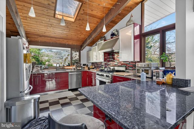 1219 INGLESIDE AVE, Mclean, VA 22101