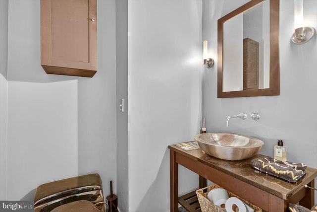 1219 INGLESIDE AVE, Mclean, VA 22101