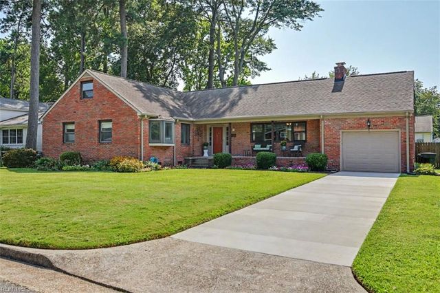 12 Pine Cone DR, Hampton, VA 23669