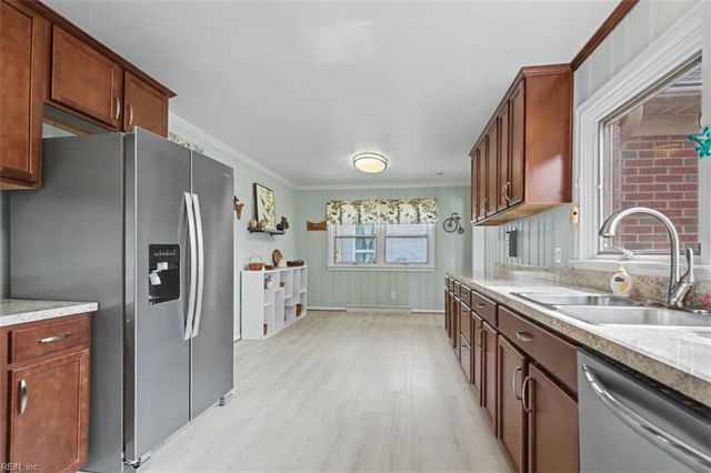 12 Pine Cone DR, Hampton, VA 23669