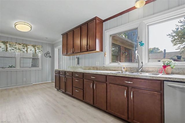 12 Pine Cone DR, Hampton, VA 23669