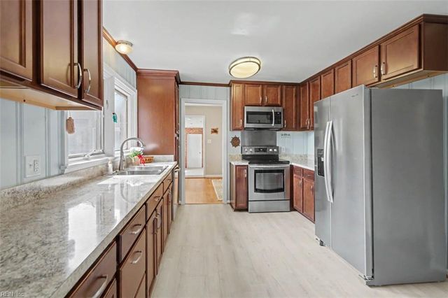 12 Pine Cone DR, Hampton, VA 23669