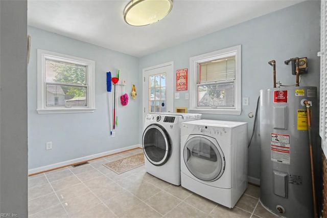12 Pine Cone DR, Hampton, VA 23669