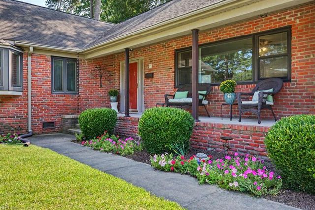 12 Pine Cone DR, Hampton, VA 23669
