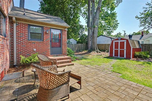 12 Pine Cone DR, Hampton, VA 23669