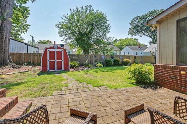 12 Pine Cone DR, Hampton, VA 23669
