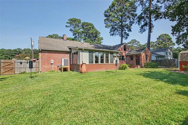 12 Pine Cone DR, Hampton, VA 23669