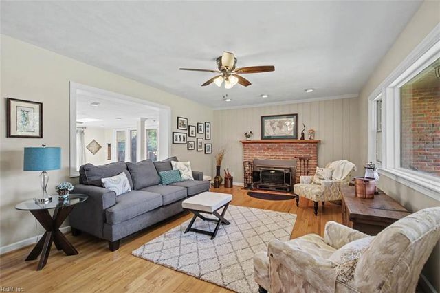 12 Pine Cone DR, Hampton, VA 23669