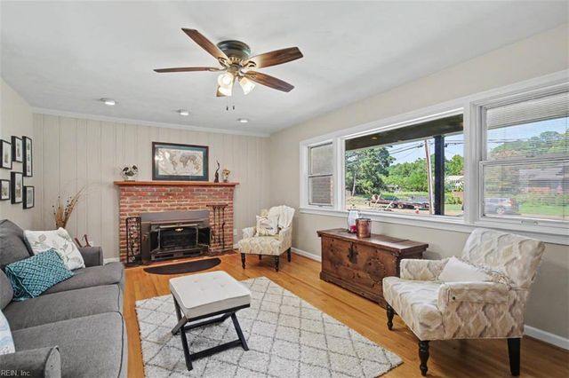 12 Pine Cone DR, Hampton, VA 23669