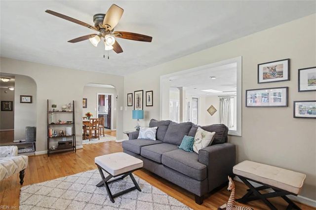 12 Pine Cone DR, Hampton, VA 23669