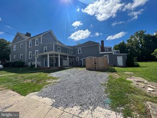 202 SAMUEL ST S #203, Charles Town, WV 25414