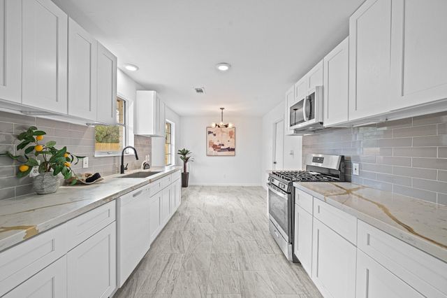 218 Southbrook Circle, Houston, TX 77060