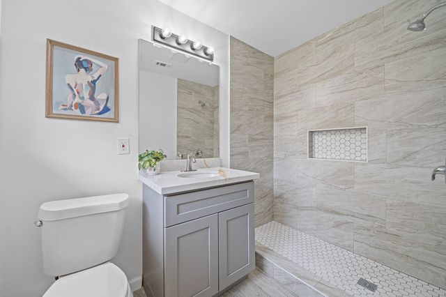 218 Southbrook Circle, Houston, TX 77060