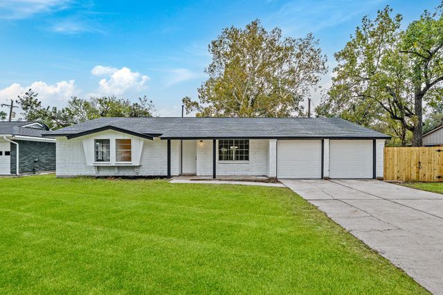 218 Southbrook Circle, Houston, TX 77060