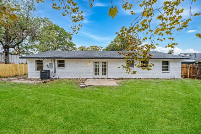 218 Southbrook Circle, Houston, TX 77060