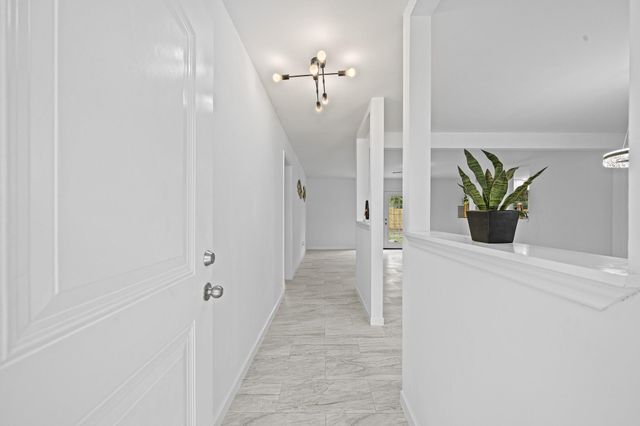 218 Southbrook Circle, Houston, TX 77060