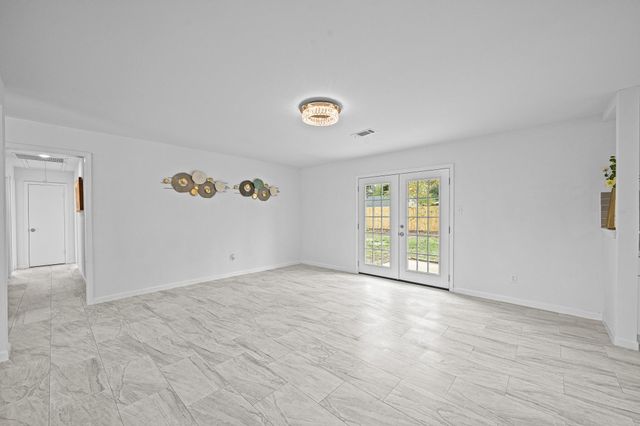 218 Southbrook Circle, Houston, TX 77060