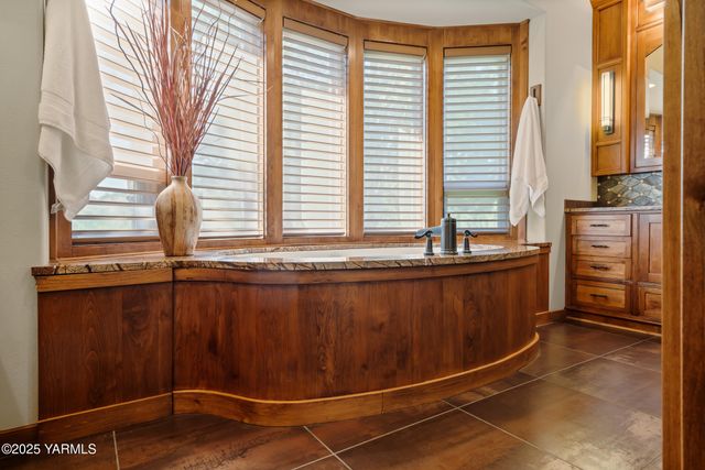 721 Selah Ridge Dr, Selah, WA 98942