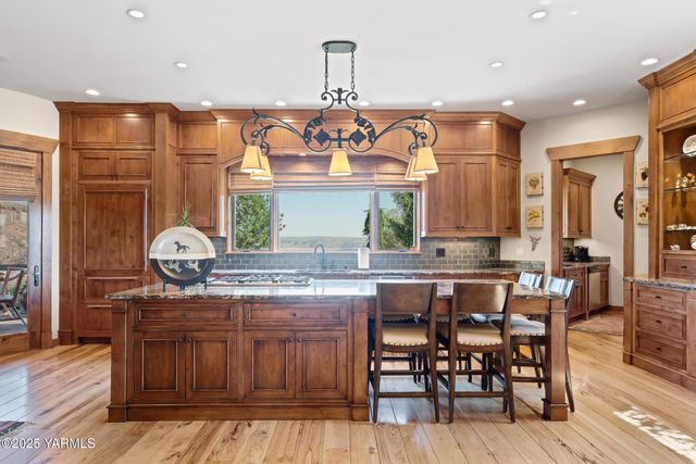 721 Selah Ridge Dr, Selah, WA 98942
