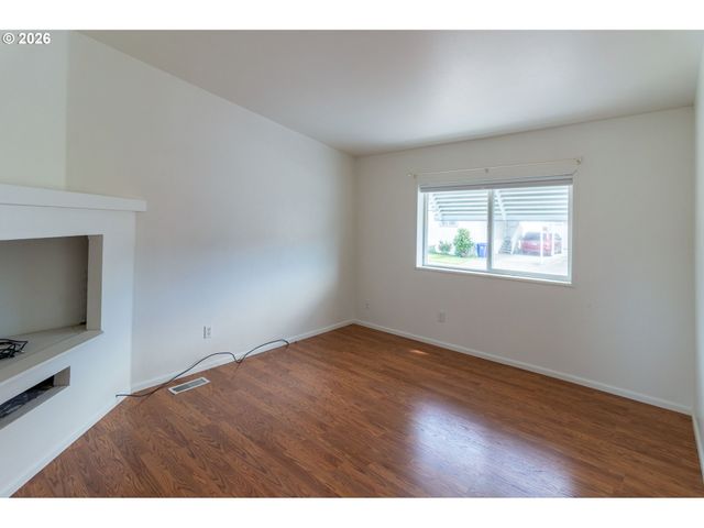 221 Nw BREE Dr, Winston, OR 97496