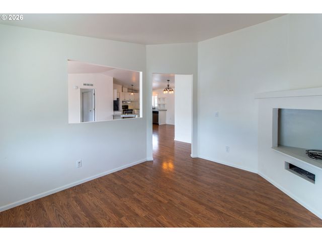 221 Nw BREE Dr, Winston, OR 97496