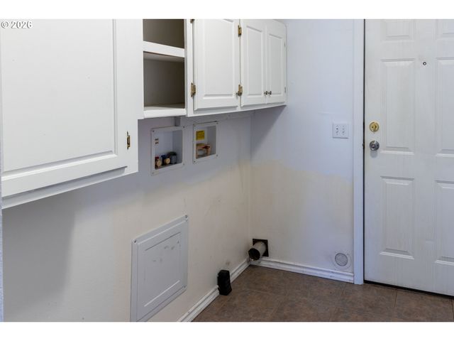 221 Nw BREE Dr, Winston, OR 97496