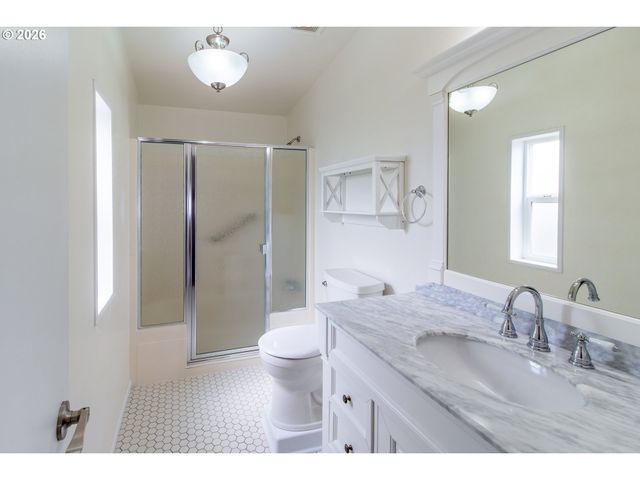 221 Nw BREE Dr, Winston, OR 97496