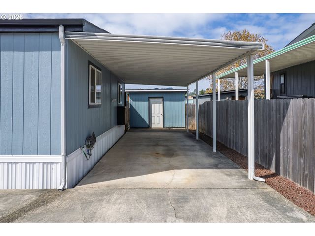 221 Nw BREE Dr, Winston, OR 97496