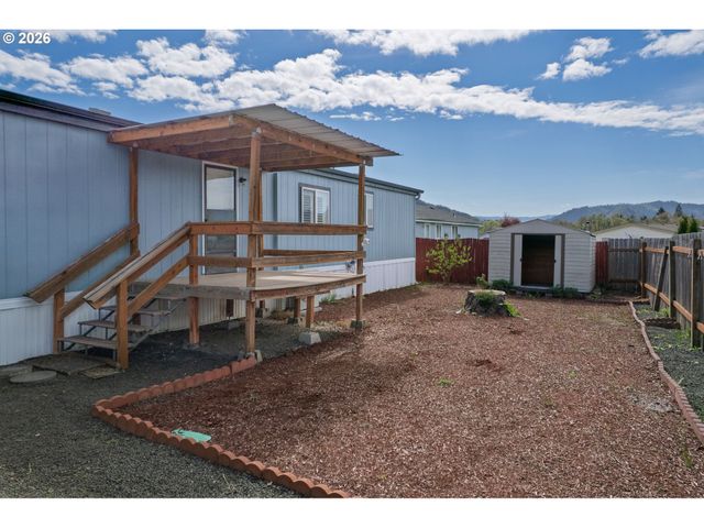 221 Nw BREE Dr, Winston, OR 97496