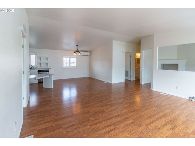 221 Nw BREE Dr, Winston, OR 97496