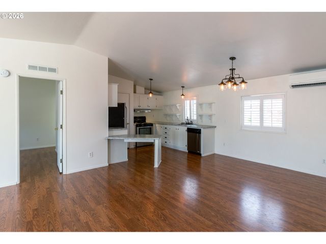 221 Nw BREE Dr, Winston, OR 97496