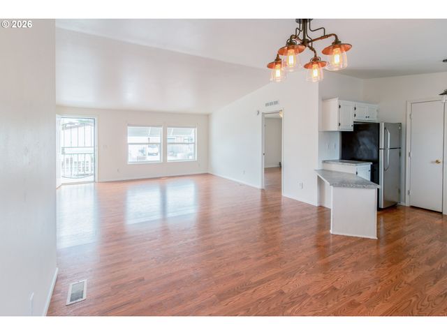 221 Nw BREE Dr, Winston, OR 97496