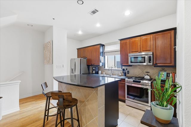 13900 Noel Road 15, Dallas, TX 75240