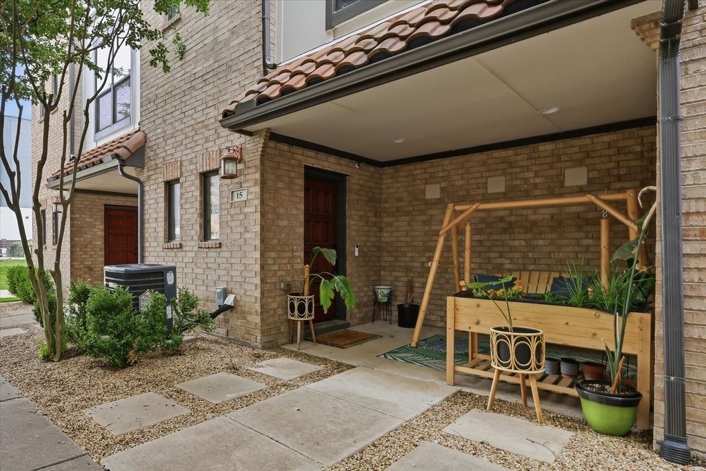 13900 Noel Road 15, Dallas, TX 75240