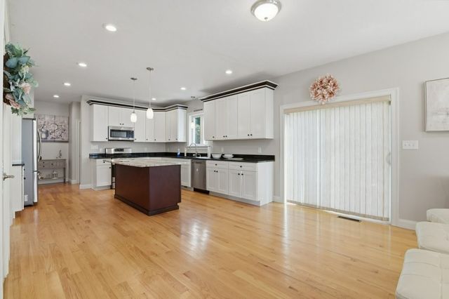 60 Foxboro Rd, Wrentham, MA 02093