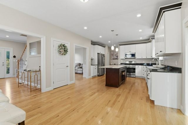 60 Foxboro Rd, Wrentham, MA 02093