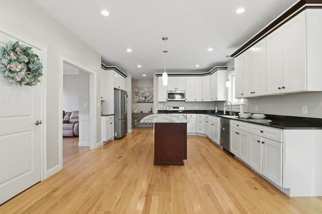60 Foxboro Rd, Wrentham, MA 02093